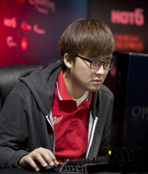 ky开元精彩 - 穆雷在SKT比赛中大胜，高光表现引发热议！